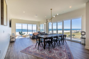 Beachfront, Luxury 4 BR Condo with Gulf views next to the Hangout!
